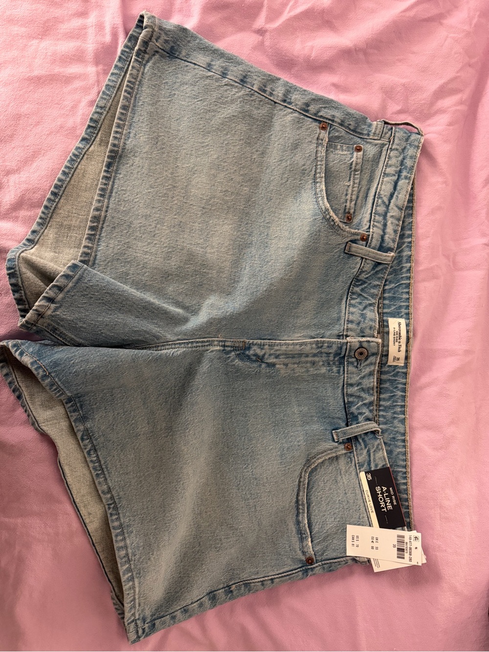 NWT Curve Love A-Line Short- Light Wash